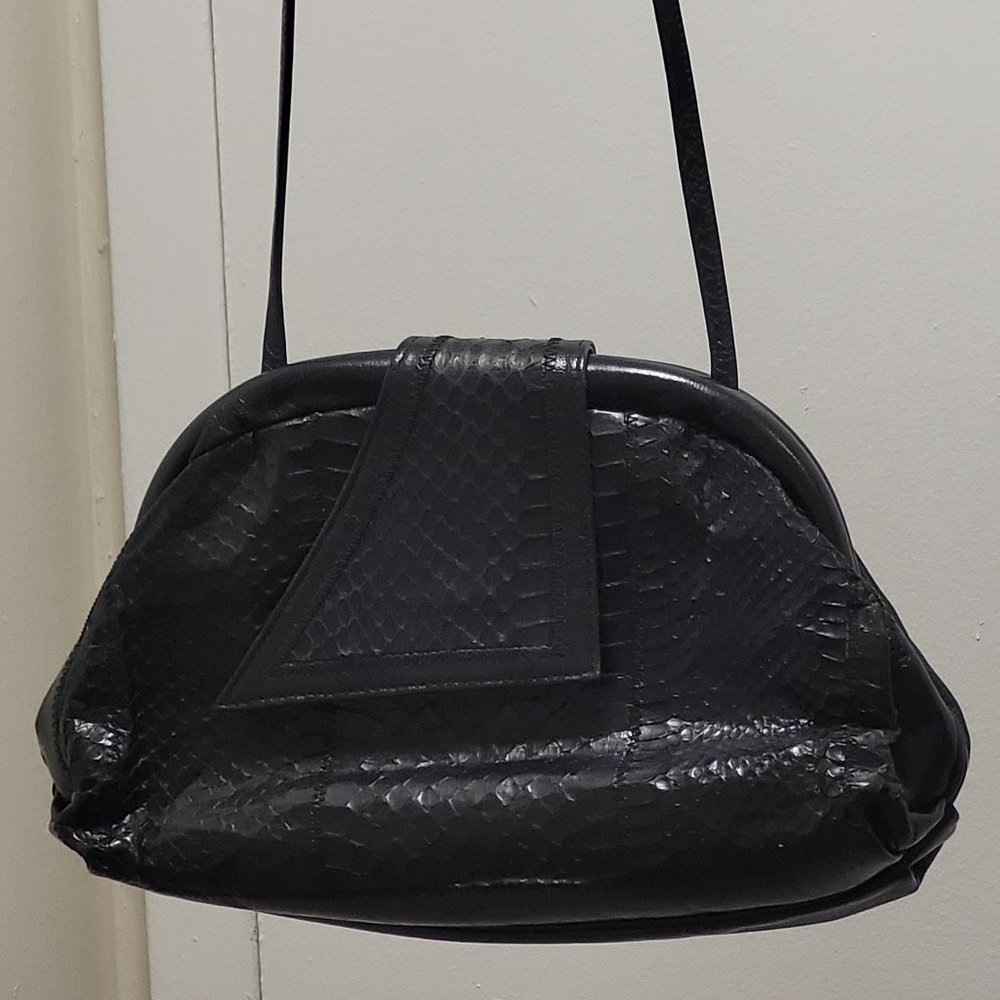 GENTLY USED, VINTAGE, HIGH FASHION, ITALIAN HAND BAG!!!
